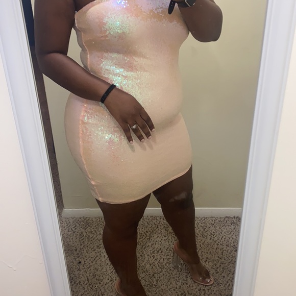 I bought this dress from Fashion Nova, Never Worn. - Picture 2 of 7